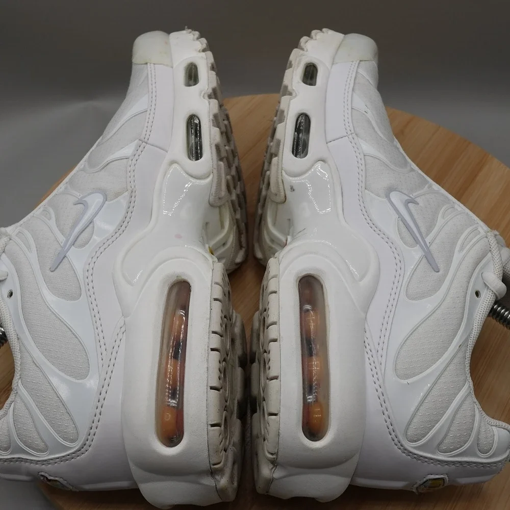 Nike Shoes Women 8.5 White Air Max Plus Sneaker Athletic TN CW7044-100 Flaws